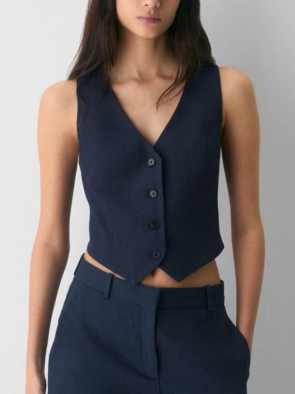 Wilfred Pacino Vest - PowerLinen™M in Navy. Slim-Fit Linen Twill Button-Up Vest.
